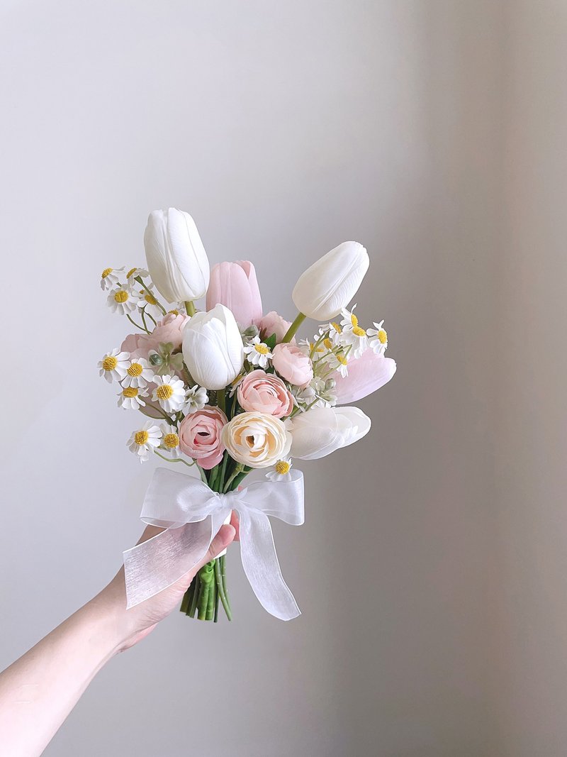 [Artificial Flowers] Ready Stock-White and Pink Tulip Artificial Flowers Korean Style Bouquet - อื่นๆ - พลาสติก ขาว