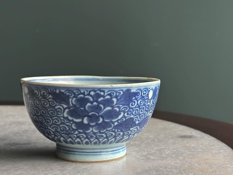Old blue and white flower pattern bowl - ของวางตกแต่ง - เครื่องลายคราม 