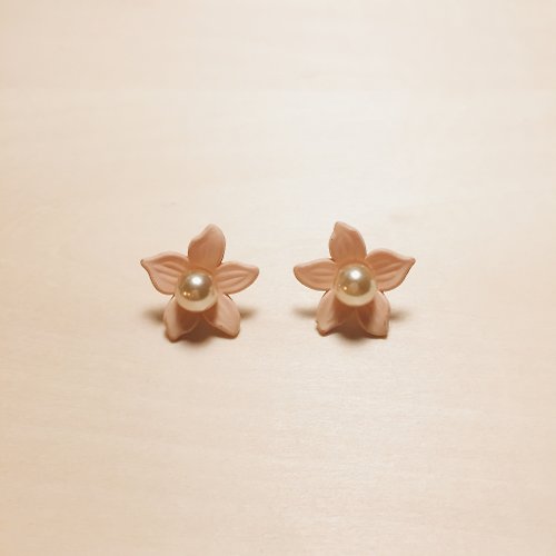 鳥嶼 Niaoyoo 復古橘珍珠花花可拆式耳環