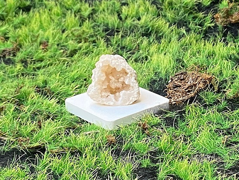 天然原礦晶瑩剔透招財瑪瑙白晶洞 招財開運 快速出貨 風水擺件 - 擺飾/家飾品 - 水晶 多色