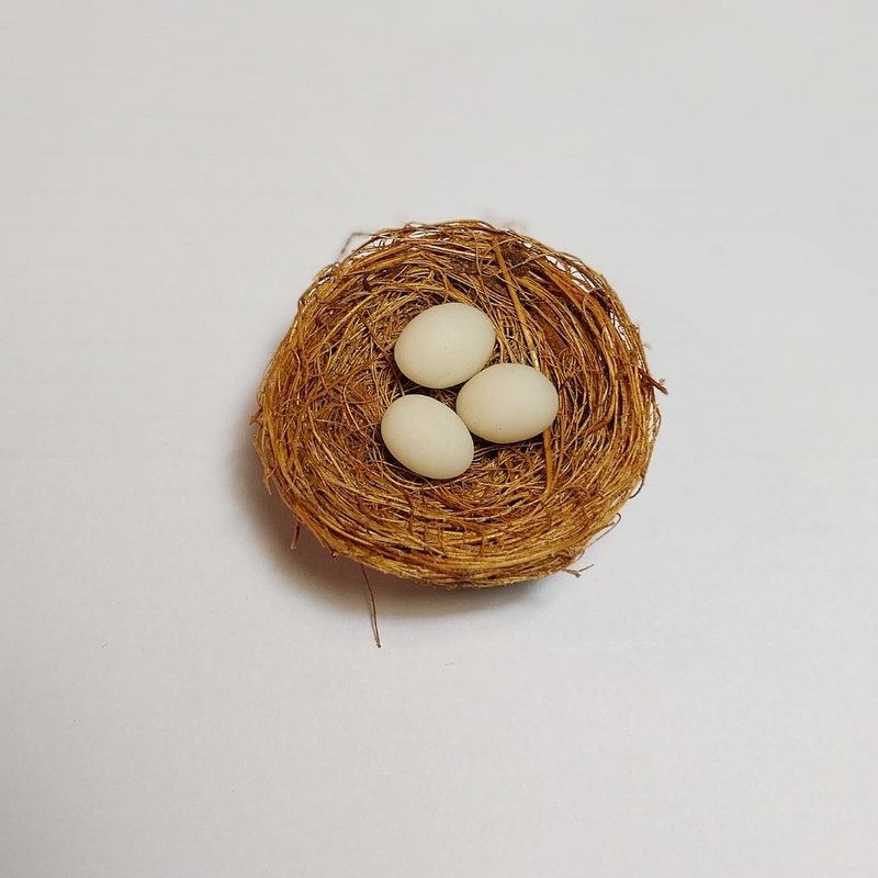 卵、ミニチュア卵、巣、卵 3 個、ミニチュア、家の装飾、収集品 - 置物 - 粘土 ホワイト