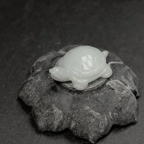 縁起と長寿】ホワイトビルマ産翡翠亀の置物 | ギフト | - ショップ