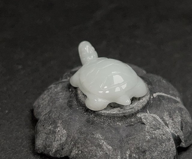 縁起と長寿】ホワイトビルマ産翡翠亀の置物 | ギフト | - ショップ