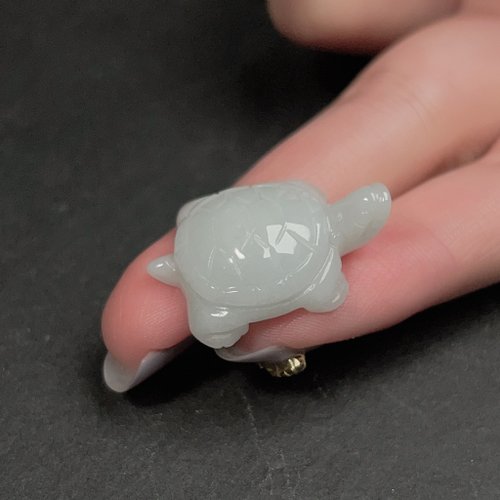 縁起と長寿】ホワイトビルマ産翡翠亀の置物 | ギフト | - ショップ