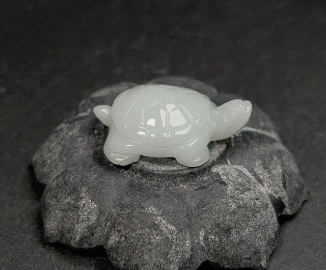 縁起と長寿】ホワイトビルマ産翡翠亀の置物 | ギフト | - ショップ