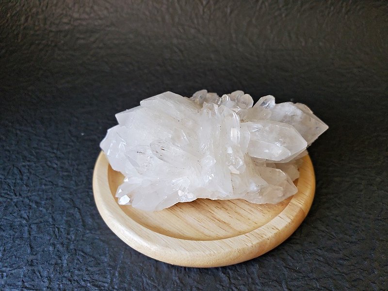 Japanese plain wood base with super natural white crystal cluster - Other - Gemstone White