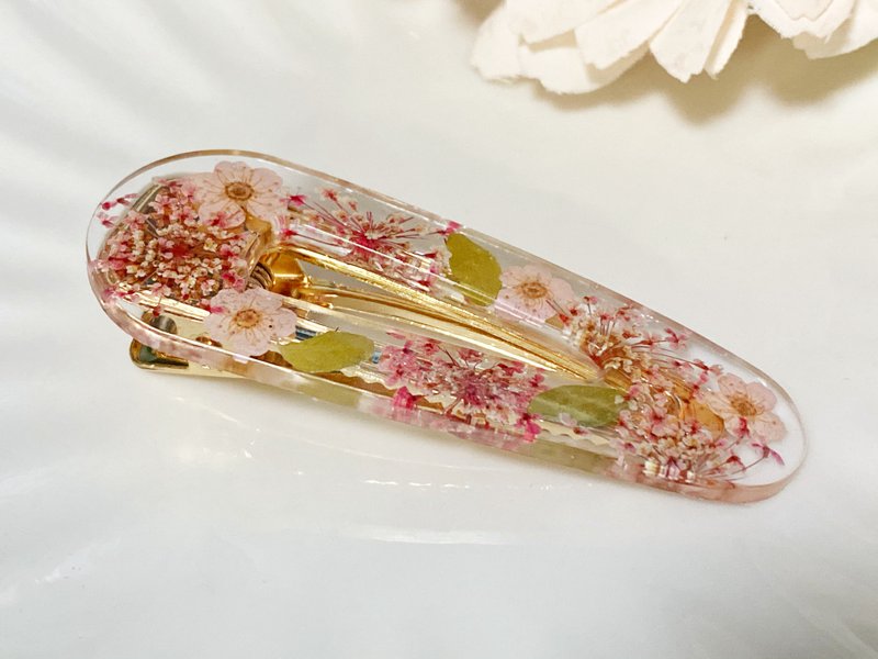 真花押花 蕾絲花小手球花 三角形中間鏤空髮夾 真花髮飾 - 髮夾/髮圈 - 植物．花 紅色