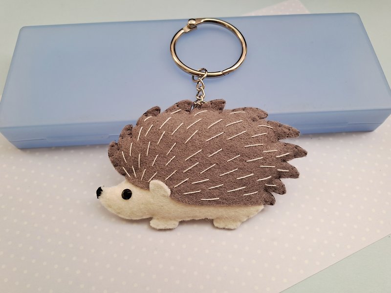 Cute hedgehog shape key ring. Charm. Bag ornament [gift. Customized] - พวงกุญแจ - ไฟเบอร์อื่นๆ 