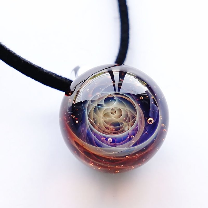 The world of aura. Red whirlpool tornado colorful glass pendant space star star Japan made in Japan handcrafted free shipping - สร้อยคอ - แก้ว สีแดง