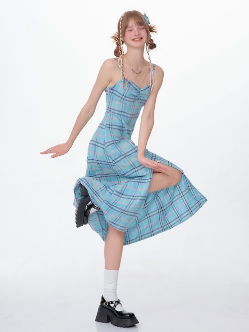 SERIOUS ZIZIFEI ziziFei夏季美式復古格紋收腰顯瘦辣妹藍色開叉吊帶格子連衣裙女