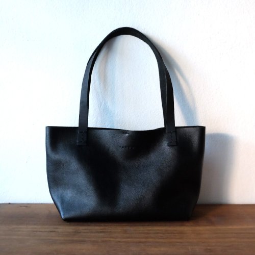 simple black tote bag