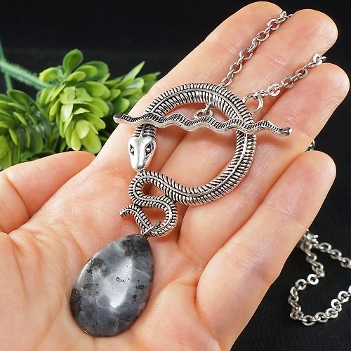 AGATIX Gray Black Labradorite Teardrop Silver Snake Toggle Pendant Necklace Jewelry