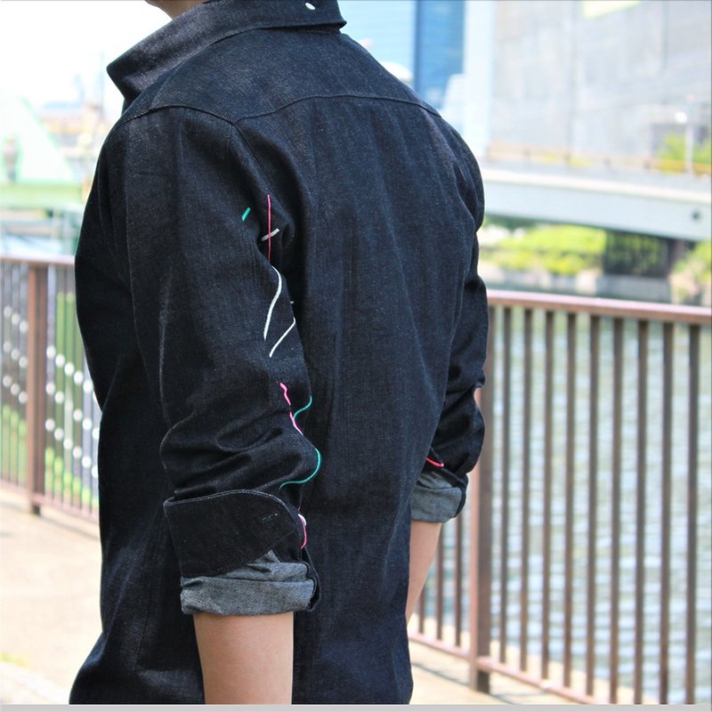 デニムシャツ　ドレスシャツ　きれいめカジュアル　ランダム刺繍入り　岡山産デニム生地 - 男襯衫/休閒襯衫 - 棉．麻 藍色