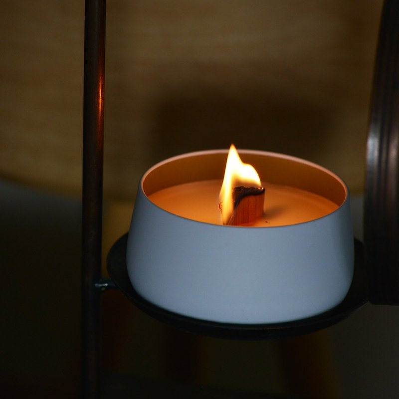 #001-White Tea-Catch the Light handmade aromatherapy candle - เทียน/เชิงเทียน - ขี้ผึ้ง ขาว