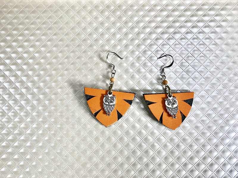 POPO│ Owl │ leather earrings. Orange │ - ต่างหู - หนังแท้ สีส้ม
