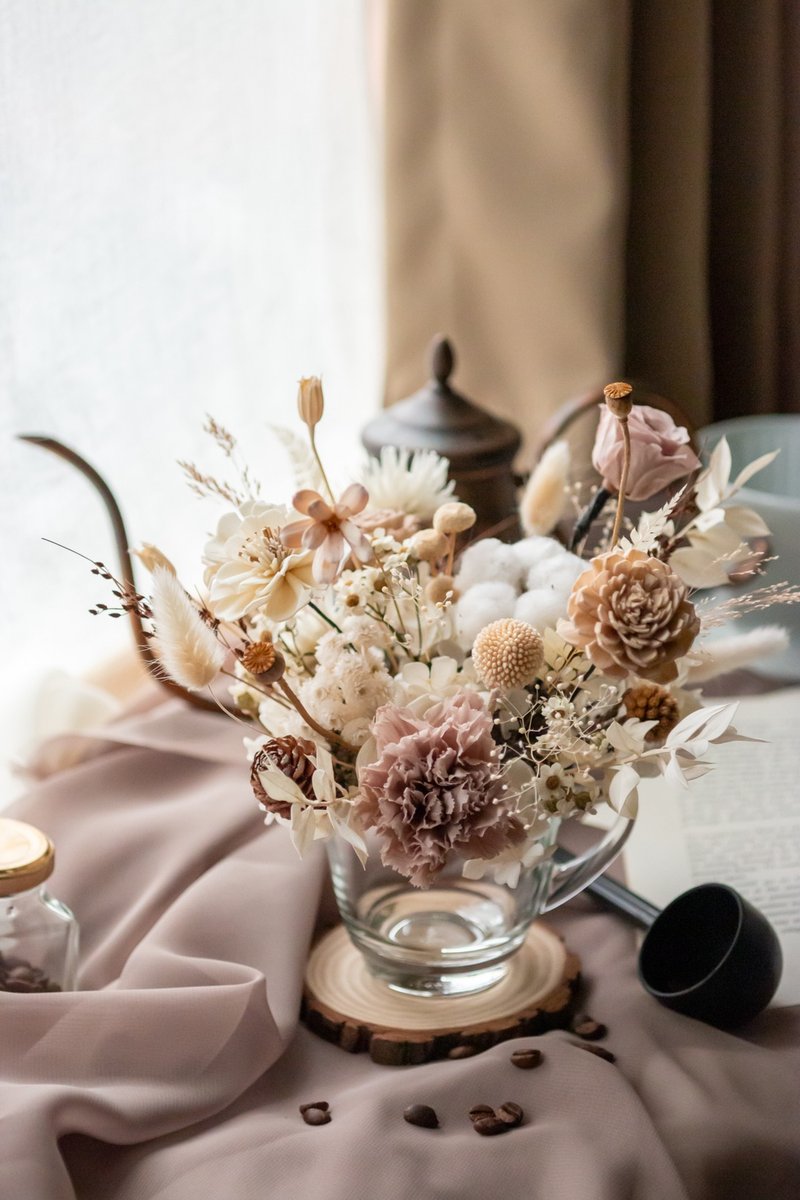 溫潤–咖啡杯花禮 | 永生花禮  | 漂浮花禮 | 開幕花禮 | 生日禮 - 擺飾/家飾品 - 植物．花 卡其色