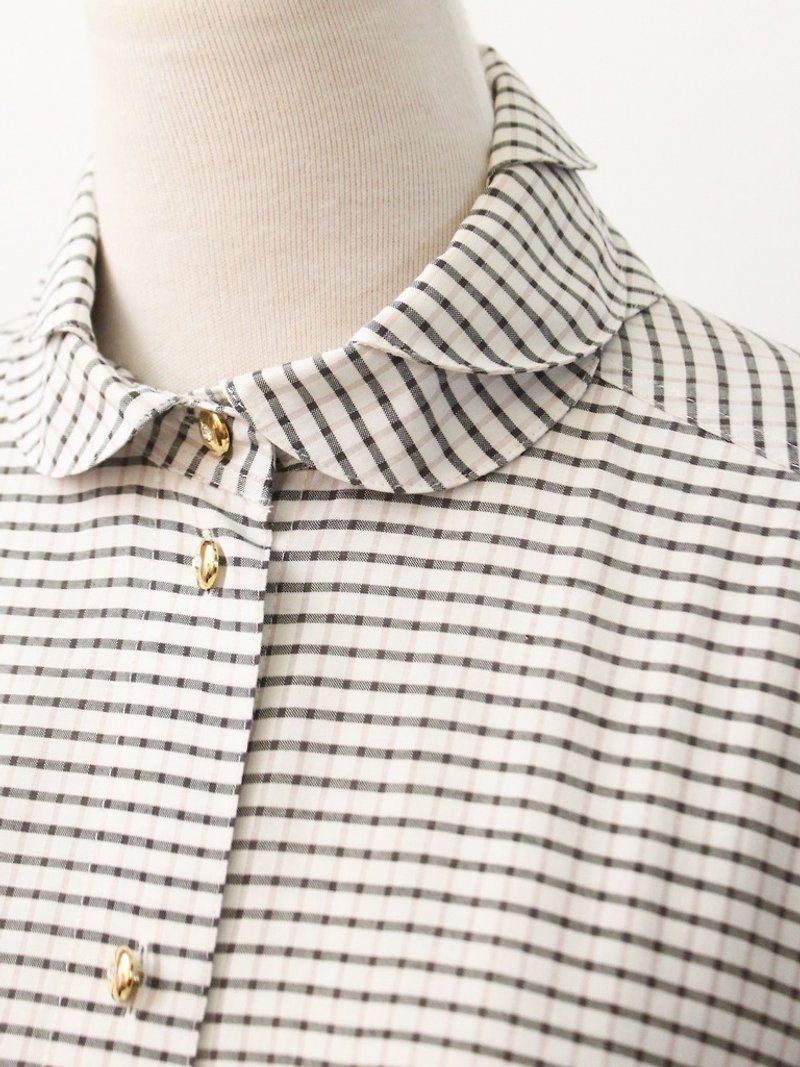 Vintage European special cut multi-layer lapel plaid plaid long-sleeved vintage shirt - เสื้อเชิ้ตผู้หญิง - เส้นใยสังเคราะห์ ขาว
