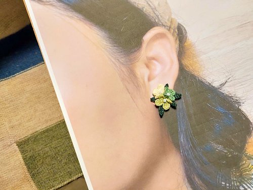 Angelica Yang 當歸羊 錦簇-鉤針 蕾絲 編織 花草 貼耳 耳針式耳環/可改夾