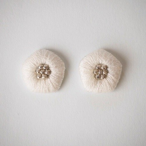 a-i-h-m 刺繍ピアスorイヤリング 桜 春 和裝/入園式/入學式/前撮り