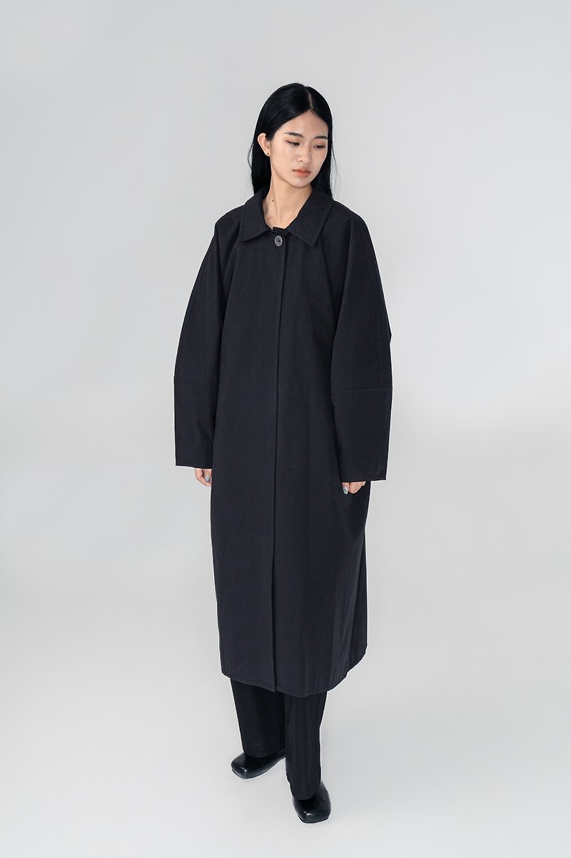 DAN-單釦繭型長版風衣 - 外套/大衣 - 聚酯纖維 黑色