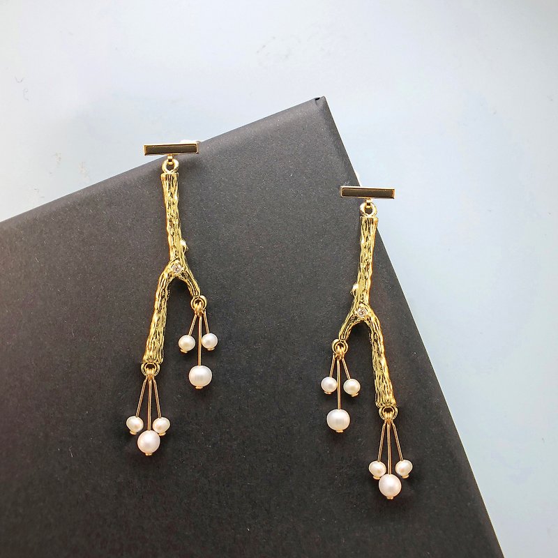 Branch 925 Silver Earrings 【Wedding】【Mothers Day Gift】【Pearls Earrings】 - ต่างหู - ไข่มุก สีทอง