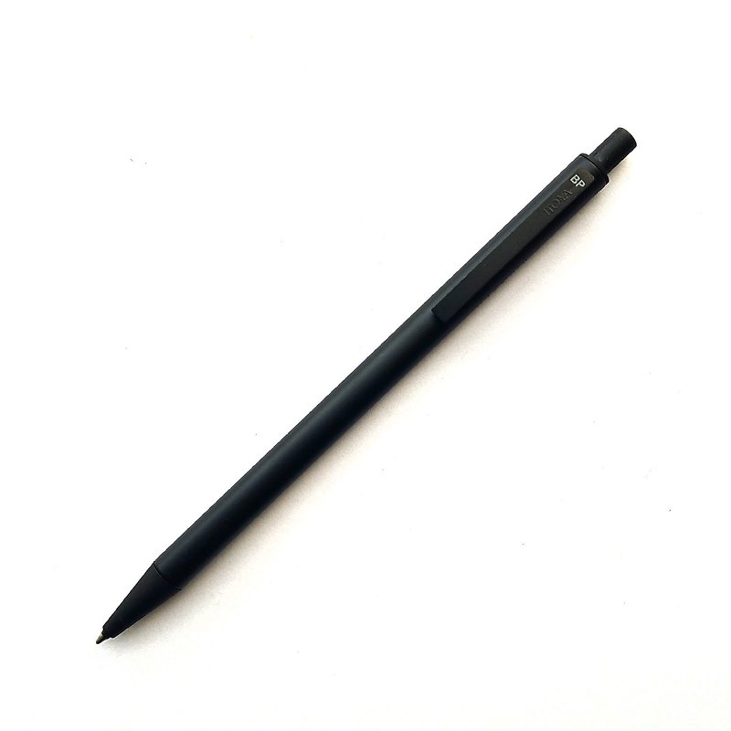 ITOYA Original Helvetica Ball Pen | Japanese Minor Defects with Refill - ปากกา - ทองแดงทองเหลือง สีดำ