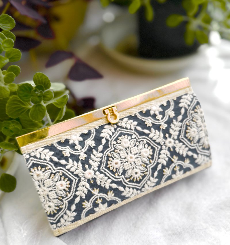 黒サテンに白刺繍を重ねた、華やぎの長財布 No.163 - 錢包/皮夾/長短夾 - 繡線 白色