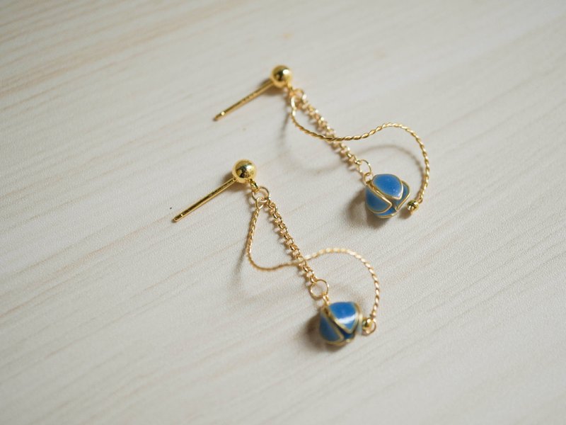 【Flower Temperature】The swirling shadow of bell flowers. Sea blue. Ear needle/ Clip-On - Earrings & Clip-ons - Other Metals Blue