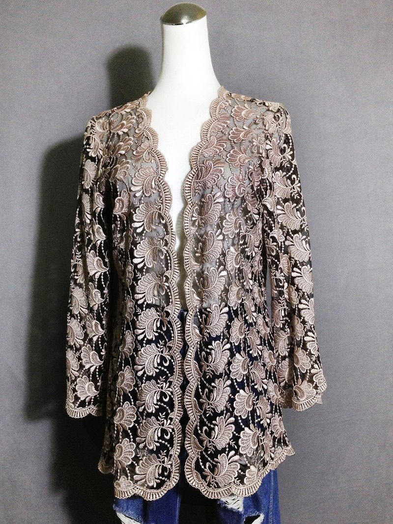 When vintage [antique blouse / Nippon antique rose pink flower embroidery blouse] abroad back to vintage dress VINTAGE - จัมพ์สูท - เส้นใยสังเคราะห์ หลากหลายสี