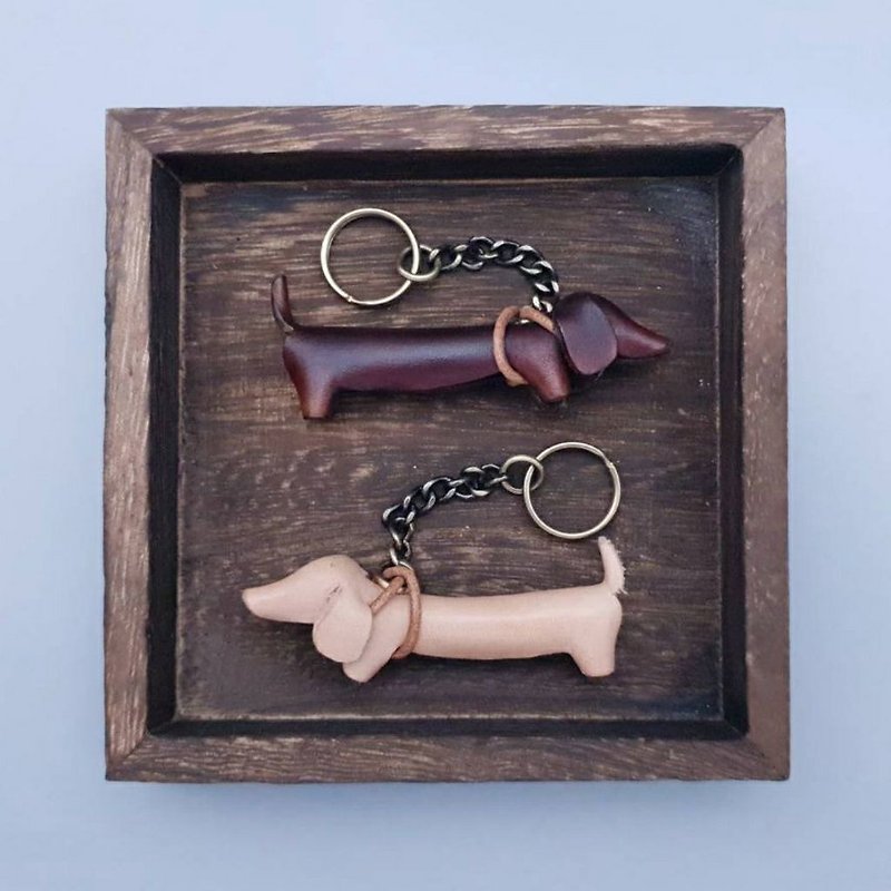 Italian vegetable tanned leather cute dachshund pendant handmade genuine leather dachshund pet dog mother's day - ที่ห้อยกุญแจ - หนังแท้ สีนำ้ตาล