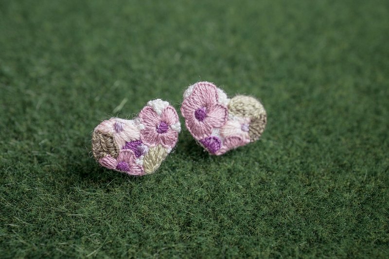 [Flower Group] Pink Flower Heart Earrings - Earrings & Clip-ons - Thread 