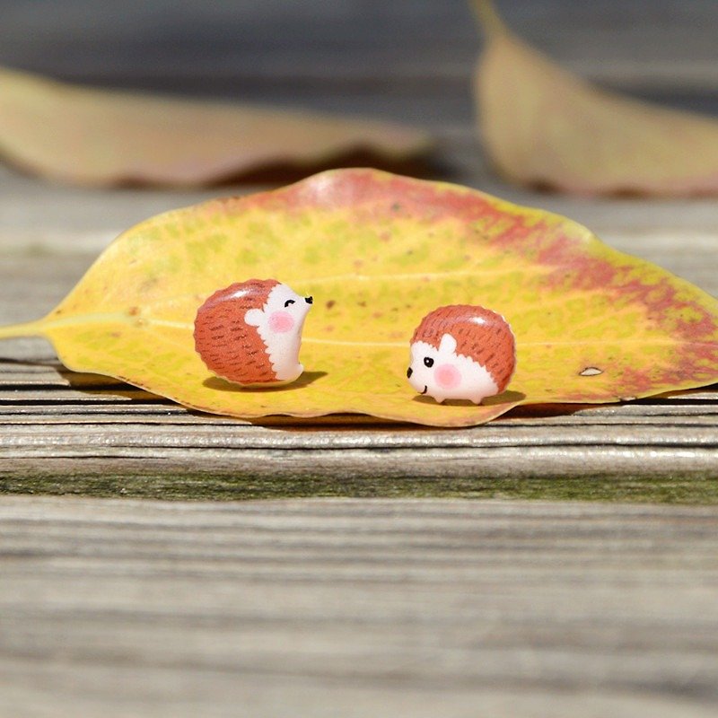 Stay cute little hedgehog fresh Sen hand-painted earrings ear clips cute gift - Earrings & Clip-ons - Paper Brown