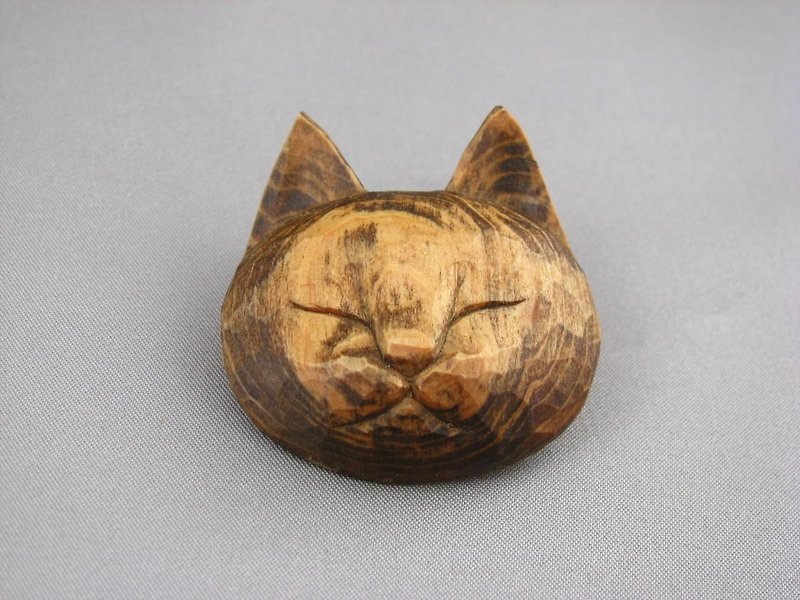 木彫りの細目猫ブローチ - 胸針/心口針 - 木頭 咖啡色