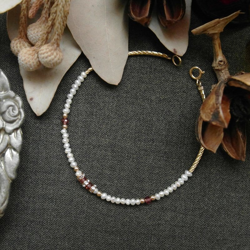 [Series] Christmas gift bag small snowball 14K gold bracelet / red Stone - Bracelets - Gemstone Red