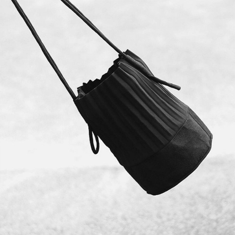 aPail Bucket Bag in Black - 手提包/手提袋 - 其他材質 黑色