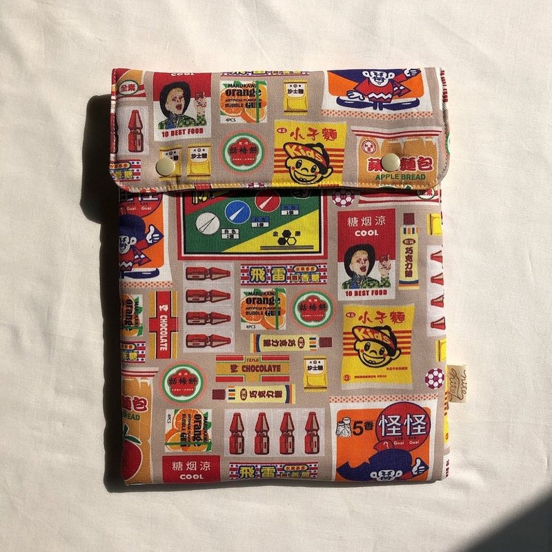 平板扣子收納包 // iPad收納包 (古早味零食) - 電腦包/筆電包 - 棉．麻 