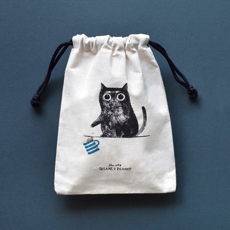 Smelly cat throws cup silk-print canvas drawstring pocket - กระเป๋าเครื่องสำอาง - ผ้าฝ้าย/ผ้าลินิน ขาว