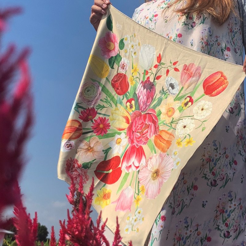 Scarf : ttq floral scarf : shining vibe - 絲巾 - 絲．絹 金色
