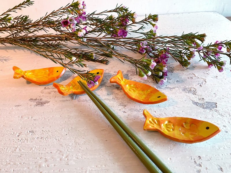 Every year there are golden fish and dried fish chopstick rest (sold out and remade)_pottery chopstick rest - Chopsticks - Pottery Yellow