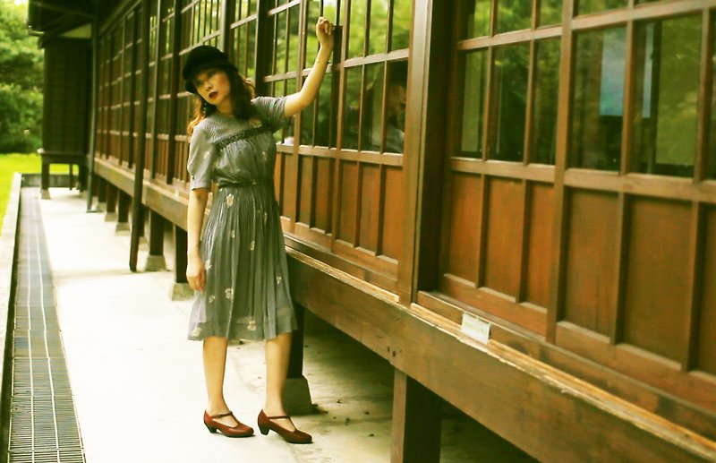 Floral striped chiffon short-sleeved vintage dress / bring back VINTAGE abroad - ชุดเดรส - เส้นใยสังเคราะห์ สีดำ