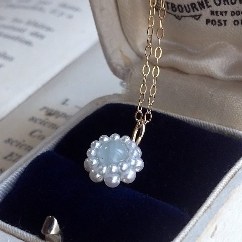 14 kgf small aquamarine and vintage pearl petit flower necklace - สร้อยคอ - เครื่องเพชรพลอย สีน้ำเงิน