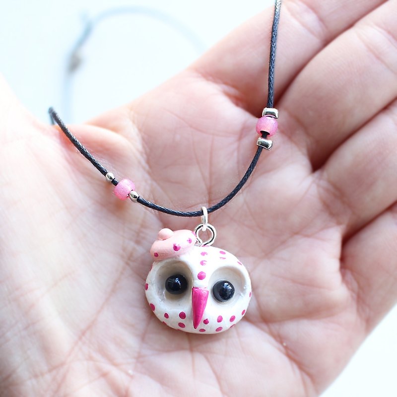 White Owl handicraft necklace - Wearable art - สร้อยคอ - ดินเผา ขาว