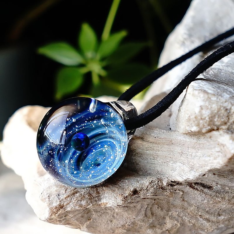 The world of your own planet. ver Sirius 04 Glass Pendant with Green Opal Space Star Agate Japanese Manufacturing Japan Handicraft Production Handmade Free Shipping - Necklaces - Glass Blue