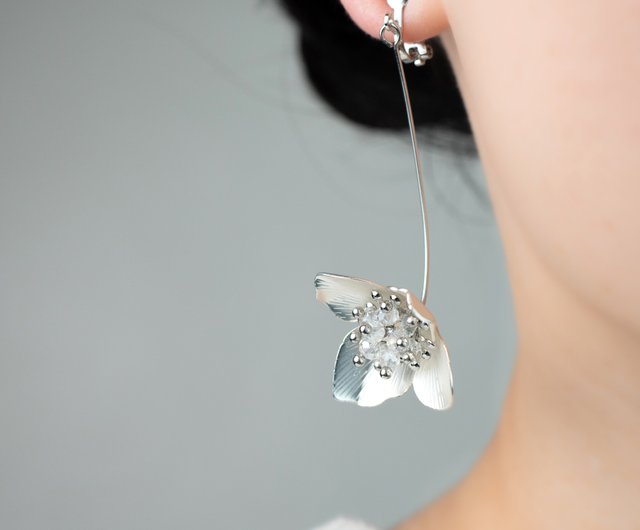 K14gf ゆれるプレシャスシルバーフラワー 大ぶりピアス