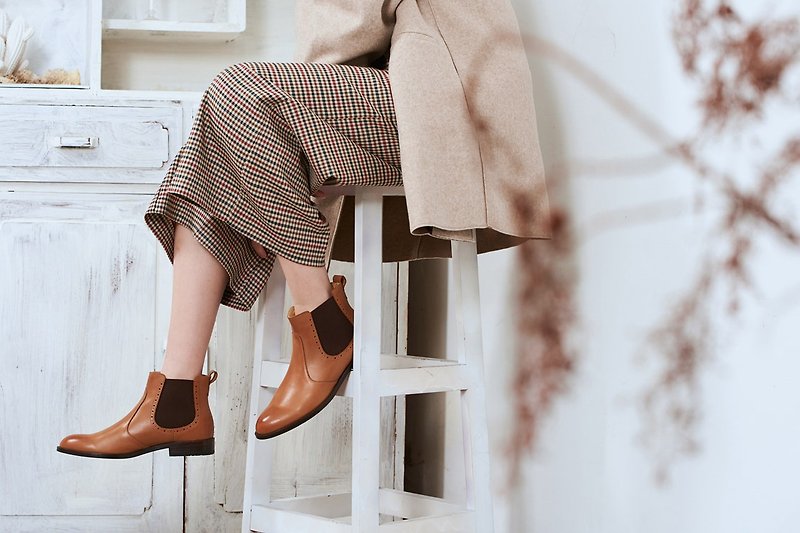 Carved Conchoer Hi Leather Women's Boots Honey Brown - รองเท้าบูทสั้นผู้หญิง - หนังแท้ สีนำ้ตาล