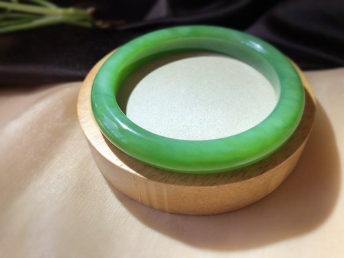 一念之間 天然和田玉碧玉菠菜綠手鐲 圈口58mm 冰底滿色菠菜綠