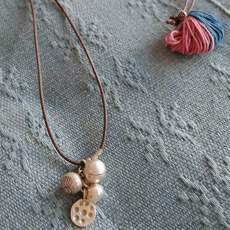 Karen Silver& Indigo Pink Tassel Necklace / Plant Dyed Thread - สร้อยคอ - เงิน สีเงิน