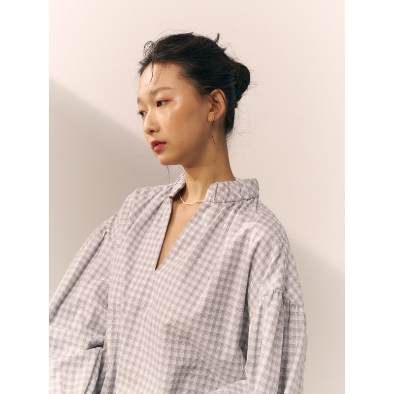 落肩澎袖腰帶上衣 /小灰格 - 女襯衫 - 棉．麻 灰色