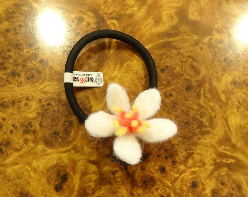 White Flower -Wool felt (key ring or Decoration)  Exclusive Order - Necklaces - Wool White