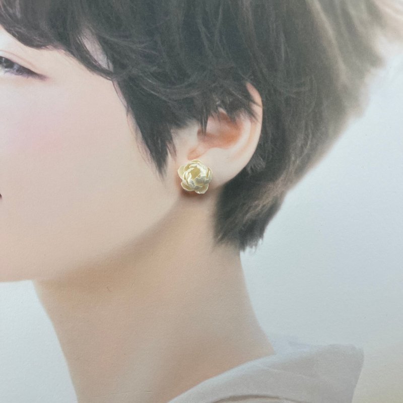 Neve | Single Sturdy Stud Earrings - ต่างหู - วัสดุอื่นๆ ขาว